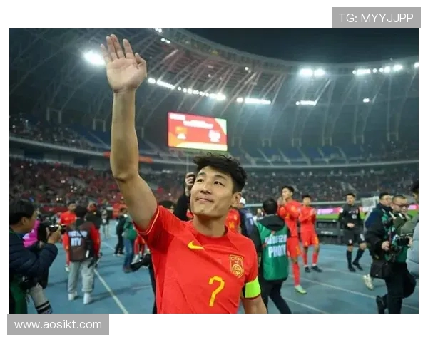 武磊带领中国足球再度崛起,亚洲赛场表现引发广泛关注与热议 武磊带领中国足球再度崛起,亚洲赛场表现引发广泛关注与热议