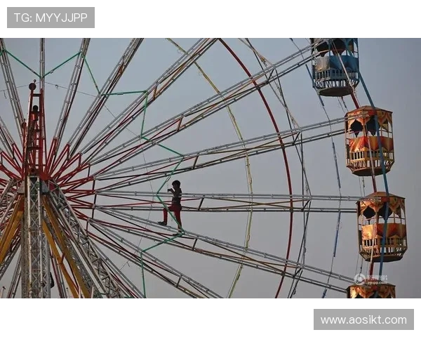 跳水运动的力量与优雅探秘从入水瞬间感受人类挑战极限的艺术