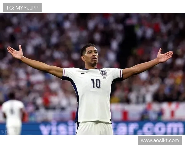 裘德贝林厄姆如何凭实力与智慧成为足坛新星并不断刷新中场价值认知