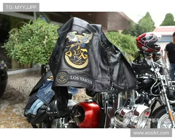 重庆足球队的转型之路:从传统强队到现代化足球俱乐部的全新探索 重庆足球队的转型之路:从传统强队到现代化足球俱乐部的全新探索